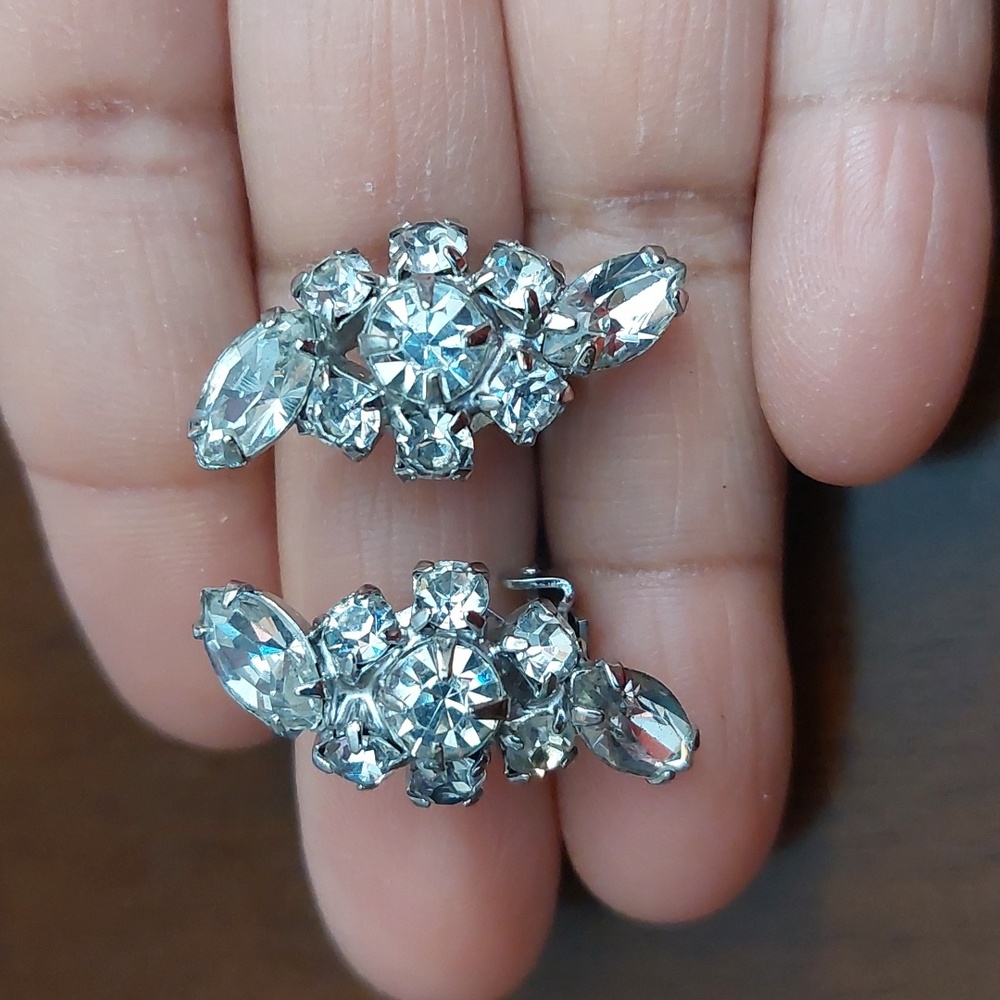 Vintage Prong Set Rhinestone Cluster Silver Tone Clip On Earrings